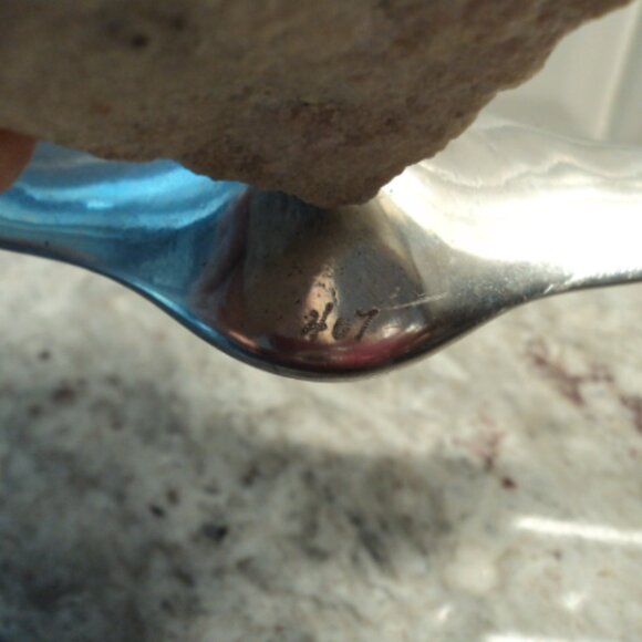 HOSELTON bird figurine on rock - Picture 7 of 7